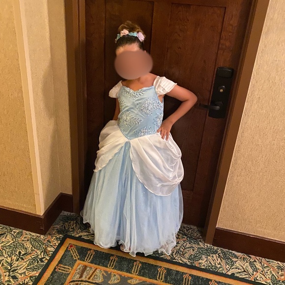 Disney Signature Princess Gown from Bibbidi Bobbidi Boutique in Disneyland - Picture 4 of 5